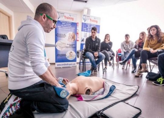 corso-BLSD-per-luso-del-defibrillatore-580x392